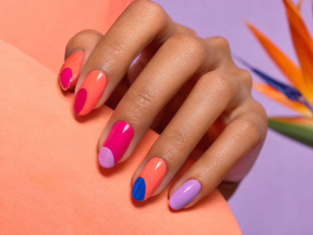 Inspirasi nail art dengan aksen warna yang playful